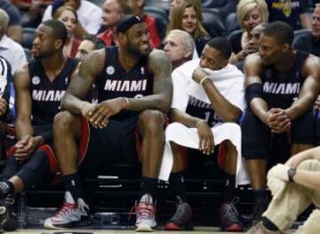 Alegria de LeBron en el banquillo de los Heats.