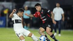 Facundo Farias of Argentina&#039;s Colon de Santa Fe, right, and Fernando Cardozo of Paraguay&#039;s Olimpia battle for the ball during a Copa Libertadores soccer match at Defensores del Chaco stadium in Asuncion, Paraguay, Thursday, April 28, 2022. (AP P