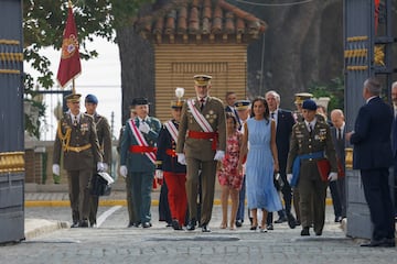 Los reyes de España, Felipe y Letizia, llegando a la Academia Gneral Militar de Zaragoza para la jura de bandera de su hija, la princesa Leonor.