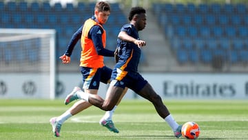 Todos listos en el Madrid para intentar la remontada ante un Barça herido