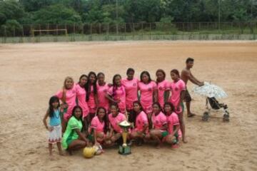 Un grupo de mujeres indígenas futbolistas en Manaos, en el estado brasileño de Amazonas. 
