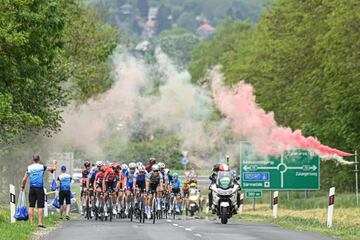 El pelotón durante la tercera etapa del Giro de Italia.