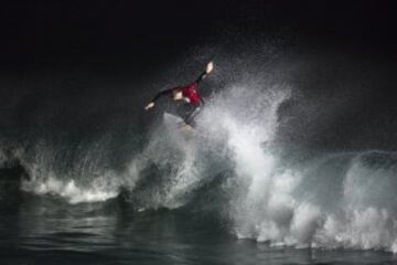 El surf también se practica de noche