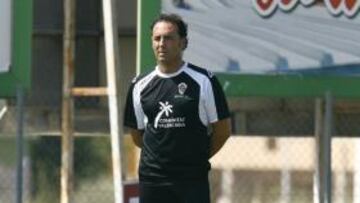 <b>MOLESTOS. </b>Los jugadores finalmente saltaron al césped.