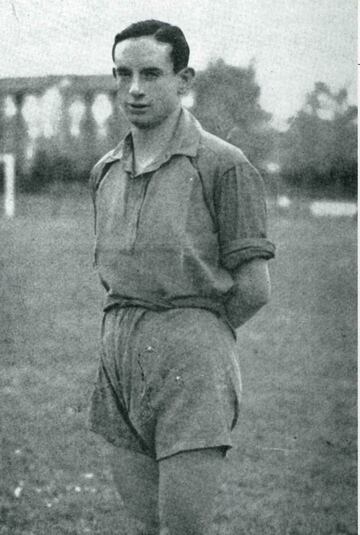 Militó en el Osasuna desde 1932 hasta 1939. Con el Barcelona jugó la temporada 1940-41.