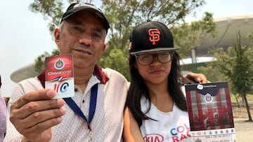 Unos se van contentos. Han pasado hasta dos noches acampando afuera del Estadio Chivas, pero otros más, se sienten, dicen, “estafados” por no haber podido adquirir más boletos.
