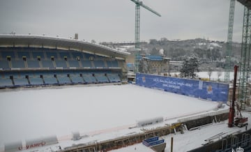 La nieve tiñe de blanco los estadios del fútbol español