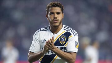 El menor de los Dos Santos está cumpliendo su tercer temporada en el futbol de los Estados Unidos. Con el LA Galaxy ha tenido regularidad que le ha permitido llamados a Selección Mexicana.