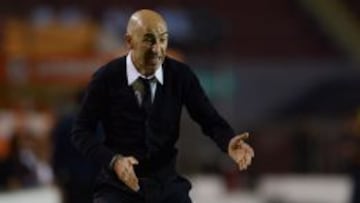 Pako Ayestarán, ex auxiliar de Rafael Benítez, será el nuevo entrenador de Santos.