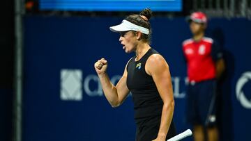 La tenista estadounidense Jennifer Brady celebra un punto durante su partido ante Jelena Ostapenko en el WTA 1.000 de Canadá.