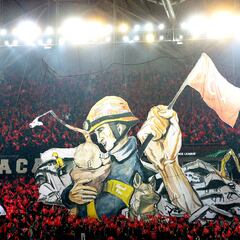 Afición del Trabzonspor realizó homenaje a Proteo y rescatistas en Turquía