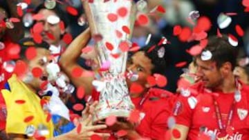 Carlos Bacca es bicampeón de la Europa League; la ganó con el Sevilla en 2014 y 2015.