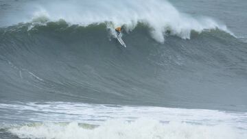 Natxo Gonzalez (EUK) avanza a semifinales despu&eacute;s de ser tercero en primera ronda del Nazar&eacute; Challenge en Praia do Norte, Leiria (Portugal). 