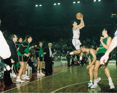 El equipo serbio ha participado en cuatro Finals Four. No obstante, la única vez que resultó campeón fue en 1992 y con una historia curiosa. Obligado por la FIBA a exiliarse por la Guerra de los Balcanes, jugó sus partidos como local en Fuenlabrada, que se convirtió en su sede improvisada. Con una plantilla muy joven, el conjunto balcánico avanzó hasta la final en Estambul, donde se midió al Joventut de Badalona. El desenlace fue épico, ya que un triple sobre la bocina de Sasha Djordjevic dio la primera Copa de Europa de la historia del Partizán.