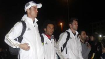 <b>EXPECTACIÓN. </b>2.000 personas recibieron al Madrid en León y otras 2.000 en la llegada a Ponferrada.