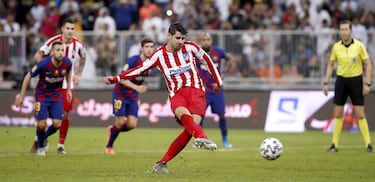 El delantero madrileño todavía sigue perteneciendo al Atlético, por lo que podría acabar regresando y alcanzando la centena de partidos como rojiblanco. Sin embargo, las dos últimas temporadas ha jugado cedido en la Juventus, que tiene una opción de compra para quedarse al punta al final de este curso. El delantero titular de la Selección jugó una temporada y media en el Atlético, consiguiendo un total de 22 goles. Su llegada en enero de 2019 potenció al equipo y en la campaña siguiente acabaría como máximo anotador de la plantilla con 16 tantos entre Liga y Champions, formando parte del histórico partido en Anfield con un gol y la participación en uno de los tantos de Llorente. Morata puede presumir de ser el futbolista español que más dinero ha movido con sus traspasos, militando en el Real Madrid, Juventus, Chelsea y Atlético. Con el equipo bianconero consiguió la temporada pasada 20 goles y 10 asistencias. De haberse quedado una campaña más probablemente habría alcanzado la placa, ya que en su única temporada completa en el club disputó 44 encuentros.  