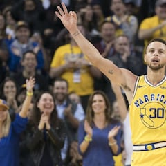 Y Curry tuvo unos de esos días: ¡51 puntos en tres cuartos!