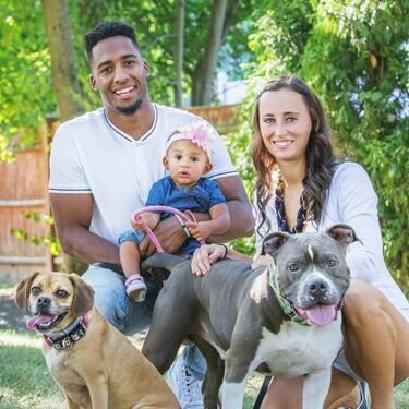 Jugador de la NFL usa su boda para ayudar a perros callejeros