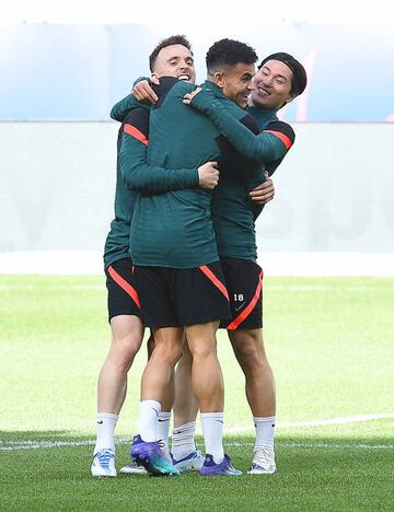 Liverpool entrenó este viernes en el Stade de France en la previa de la final que se jugará el sábado a partir de las 2 de la tarde. Luis Díaz fue protagonista con su alegría.