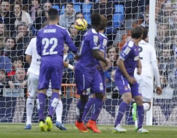 Gareth Bale marca de falta el 2-0.