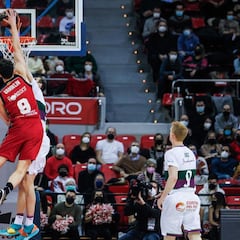 Adam Waczynski y Deon Thompson se vengan de sus ex