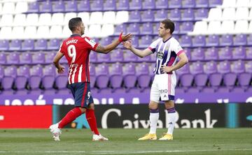 Suárez con Hervías al término del Valladolid-Atlético.