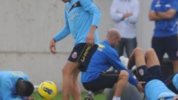 <b>EL CENTRO DE TODAS LAS MIRADAS. </b>Jesús Dátolo, ayer, haciendo toques con el balón durante el entrenamiento del primer equipo.