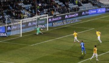 2-1. Arbilla anotó el primer tanto perico.