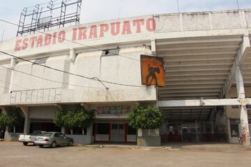 Panorámica general de las afueras del Estadio de la 'Trinca Fresera'.