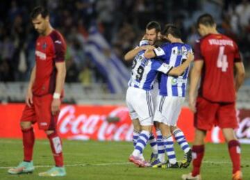 1-0. Hervías festeja el primer gol con sus compañeros.