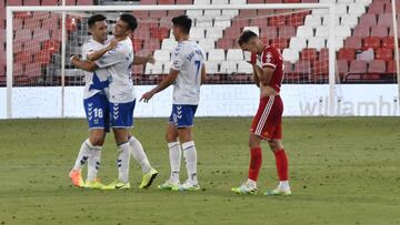 El Tenerife afianza su candidatura al playoff en Almería.