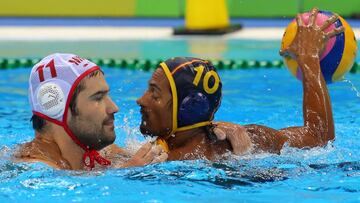 2016 Rio Olympics - Water Polo - Preliminary - Men's Preliminary Round - Group B Montenegro v Spain - Olympic Aquatics Stadium - Rio de Janeiro, Brazil - 14/08/2016. Filip Klikovac (MNE) of Montenegro and Francisco Fernandez Miranda (ESP) of Spain compete. REUTERS/Laszlo Balogh FOR EDITORIAL USE ONLY. NOT FOR SALE FOR MARKETING OR ADVERTISING CAMPAIGNS.
