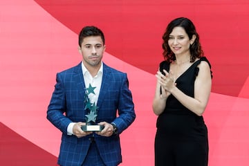 Fran Garrigs recibe el premio a Mejor Deportista Masculino. 
