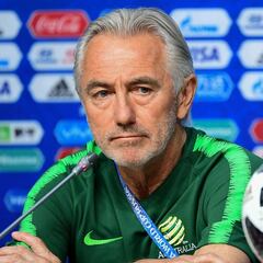 Van Marwijk: "Esperamos crear más ocasiones ante Dinamarca"