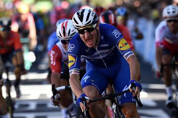 Elia Viviani del Deceuninck-Quick Step ganó la cuarta etapa del Tour de Francia 2019, mientras que su compañero Julian Alaphilippe se mantiene como líder de la clasificación general. Egan Bernal se mantiene como el mejor colombiano en la sexta casilla.