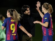 Soccer Football - UEFA Women's Champions League - Quarter Finals - First Leg - Real Madrid v FC Barcelona - Real Madrid Sports City, Madrid, Spain - March 25, 2026 FC Barcelona coach Pere Romeu celebrates after the match REUTERS/Violeta Santos Moura