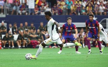 El penalti que falló Vinicius en el Clásico disputado contra el Barcelona en pretemporada en Dallas.