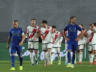 MADRID, 04/03/2026.- Los jugadores del Rayo tras conseguir el tercer gol del equipo madrileño durante el partido de la jornada 23 de LaLiga EA Sports entre el Rayo Vallecano y el Real Oviedo, este miércoles en el estadio de Vallecas. EFE/ Kiko Huesca