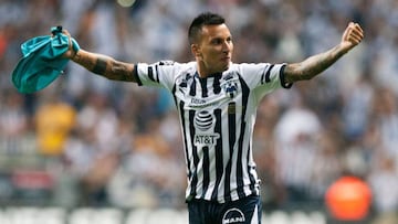 Lionel Vangioni of Mexico&#039;s Monterrey celebrates holding the trophy after winning the CONCACAF Champions League by defeating Tigres at the BBVA Bancomer stadium in Monterrey, Mexico, on May 1, 2019. (Photo by Julio Cesar AGUILAR / AFP)