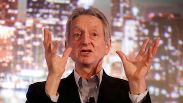 FILE PHOTO: Artificial intelligence pioneer Geoffrey Hinton speaks at the Thomson Reuters Financial and Risk Summit in Toronto, December 4, 2017. REUTERS/Mark Blinch/File Photo