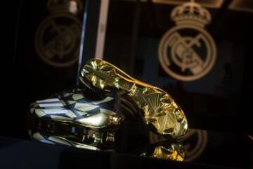 James recibe la Bota de Oro del Mundial de Brasil en Valdebebas