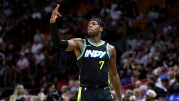 Buddy Hield, escolta de Indiana Pacers, celebra una canasta ante Miami Heat.