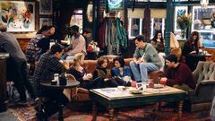 FRIENDS -- "The One with the Lesbian Wedding" Episode 11 -- Air Date 01/18/1996 -- Pictured: (l-r) Matt LeBlanc as Joey Tribbiani, Lisa Kudrow as Phoebe Buffay, Jennifer Aniston as Rachel Green, Courteney Cox as Monica Geller, Matthew Perry as Chandler Bing, David Schwimmer as Ross Geller -- Photo by: Paul Drinkwater/NBCU Photo Bank