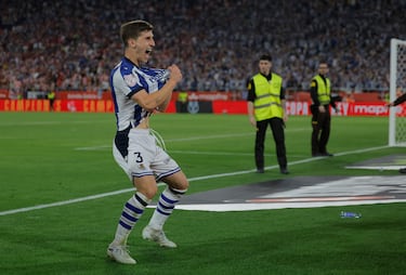 El conjunto txuri‑urdin celebra sobre el césped el título de la Copa del Rey, logrado tras una final que se resolvió en la tanda de penaltis.