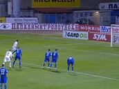 Diego Valencia pudo convertirse en héroe europeo con este penal: no podrás creer lo que pasó