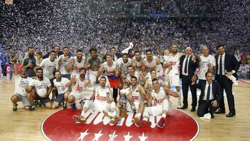 El Real Madrid celebra el título de Liga ACB.