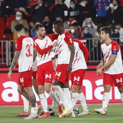 Sadiq galopa de nuevo