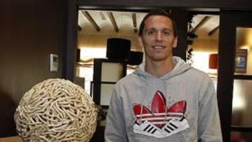 <b>EN EL PERNIL. </b>Gregory Beranger fue el protagonista en el restaurante-barra El Pernil.