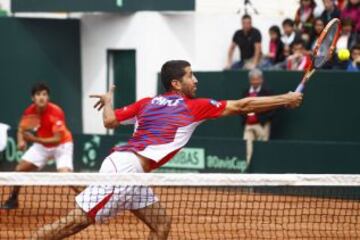 Hans Podlipnik en el partido de dobles.