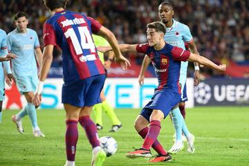 4-0. Gavi caza un balón dentro del área belga y chuta con la izquierda para anotar el cuarto tanto azulgrana.